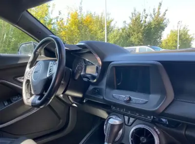 Chevrolet Camaro 2018 - 31000 EUR, 29000 km - AUTO.MOTO.pt - 29000km - foto 8 de 13