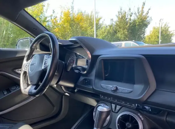 Chevrolet Camaro 2018 - 31000 EUR, 29000 km - AUTO.MOTO.pt - 29000km - foto 8 de 13