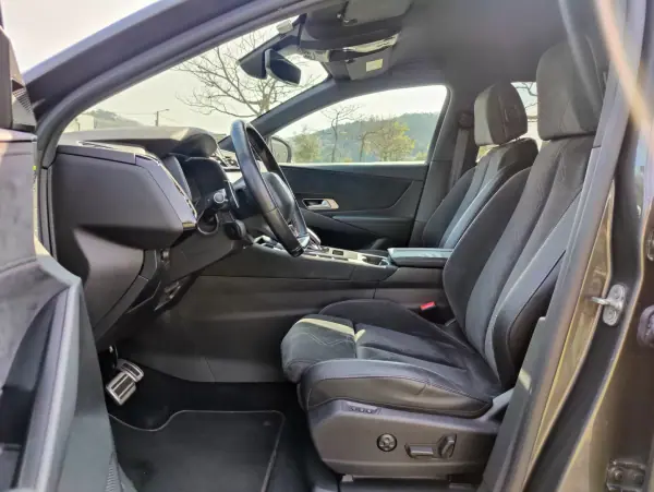 DS DS7 Crossback 2019 - 24990 EUR, 159000 km - AUTO.MOTO.pt - 159000km - foto 10 de 12