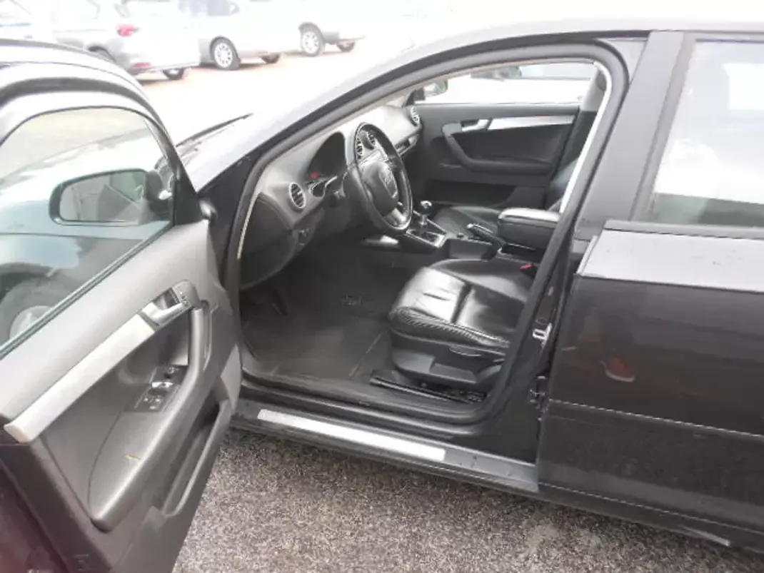 Audi A3 2006 - 9500 EUR, 253000 km - AUTO.MOTO.pt - 253000km - foto 8 de 11