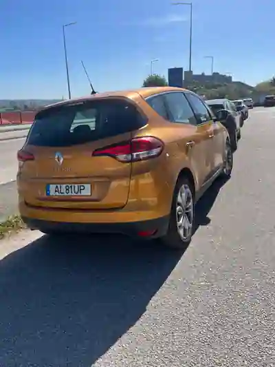 Renault Scénic 2017 - 9500 EUR, 142841 km - AUTO.MOTO.pt - 142841km - foto 3 de 3