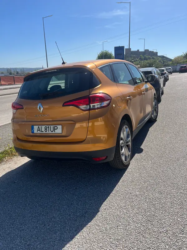 Renault Scénic 2017 - 9500 EUR, 142841 km - AUTO.MOTO.pt - 142841km - foto 3 de 3