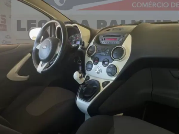 Ford KA 2015 - 7500 EUR, 121750 km - AUTO.MOTO.pt - 121750km - foto 36 de 45