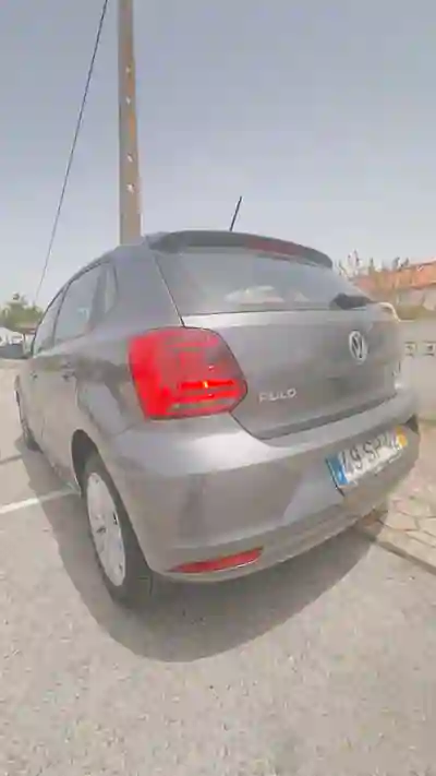 Volkswagen Polo 2017 - 9500 EUR, 61900 km - AUTO.MOTO.pt - 61900km - foto 6 de 16