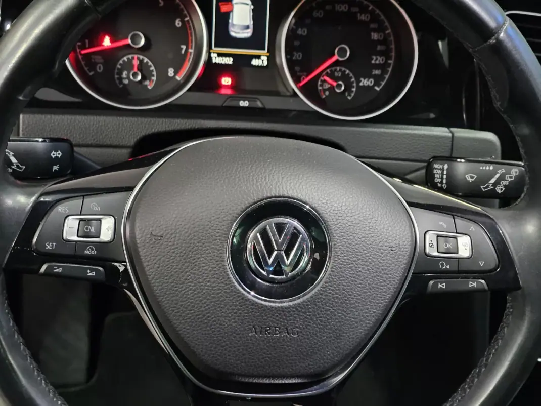 Volkswagen Golf 2015 - 15000 EUR, 140202 km - AUTO.MOTO.pt - 140202km - foto 7 de 23