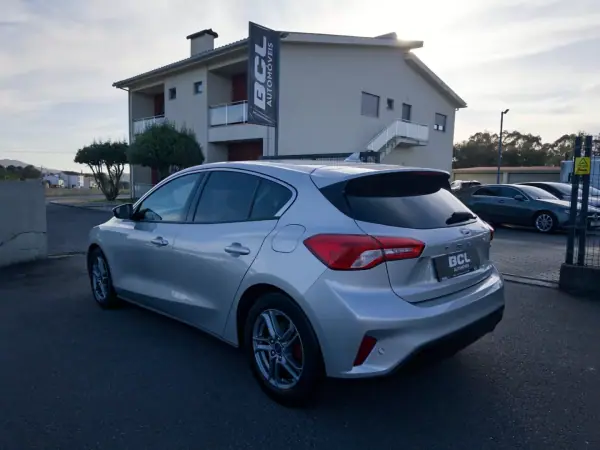 Ford Focus 2018 - 12990 EUR, 90000 km - AUTO.MOTO.pt - 90000km - foto 2 de 36