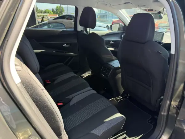 Peugeot 5008 2019 - 16500 EUR, 119000 km - AUTO.MOTO.pt - 119000km - foto 9 de 10