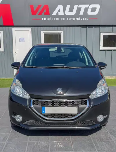 Peugeot 208 2013 - 8250 EUR, 73000 km - AUTO.MOTO.pt - 73000km - foto 2 de 12