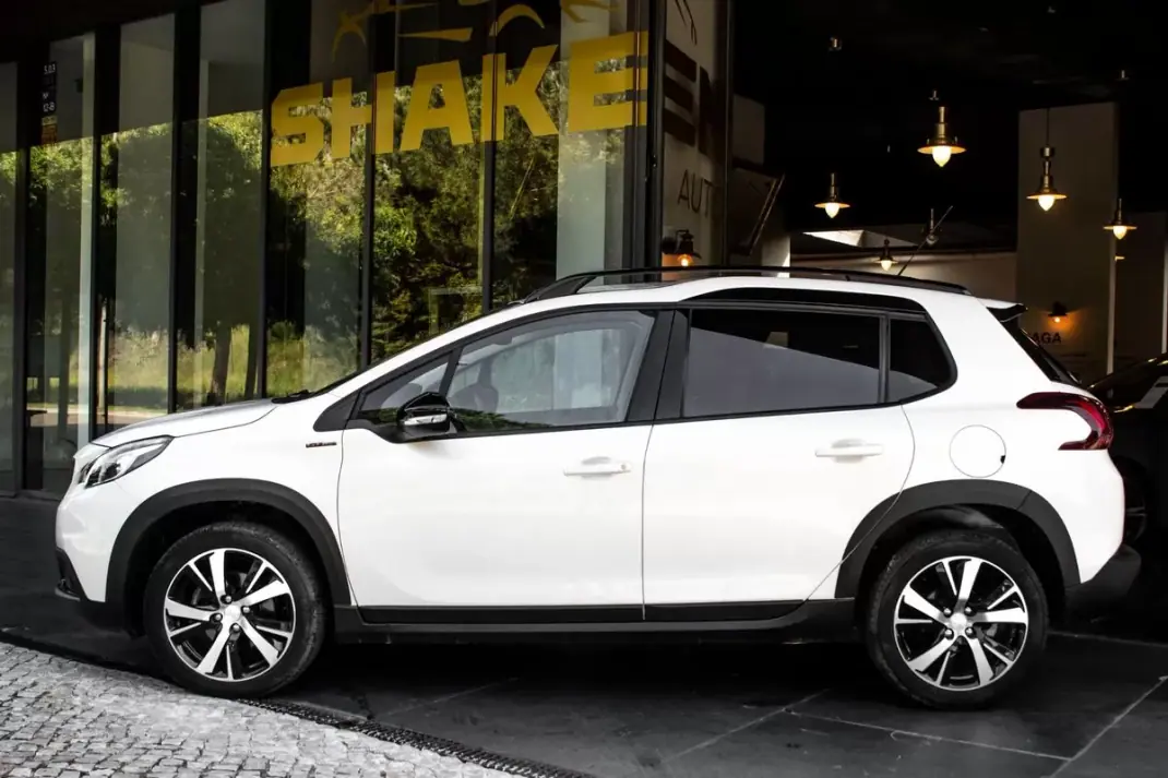 Peugeot 2008 2018 - 11890 EUR, 60033 km - AUTO.MOTO.pt - 60033km - foto 2 de 41