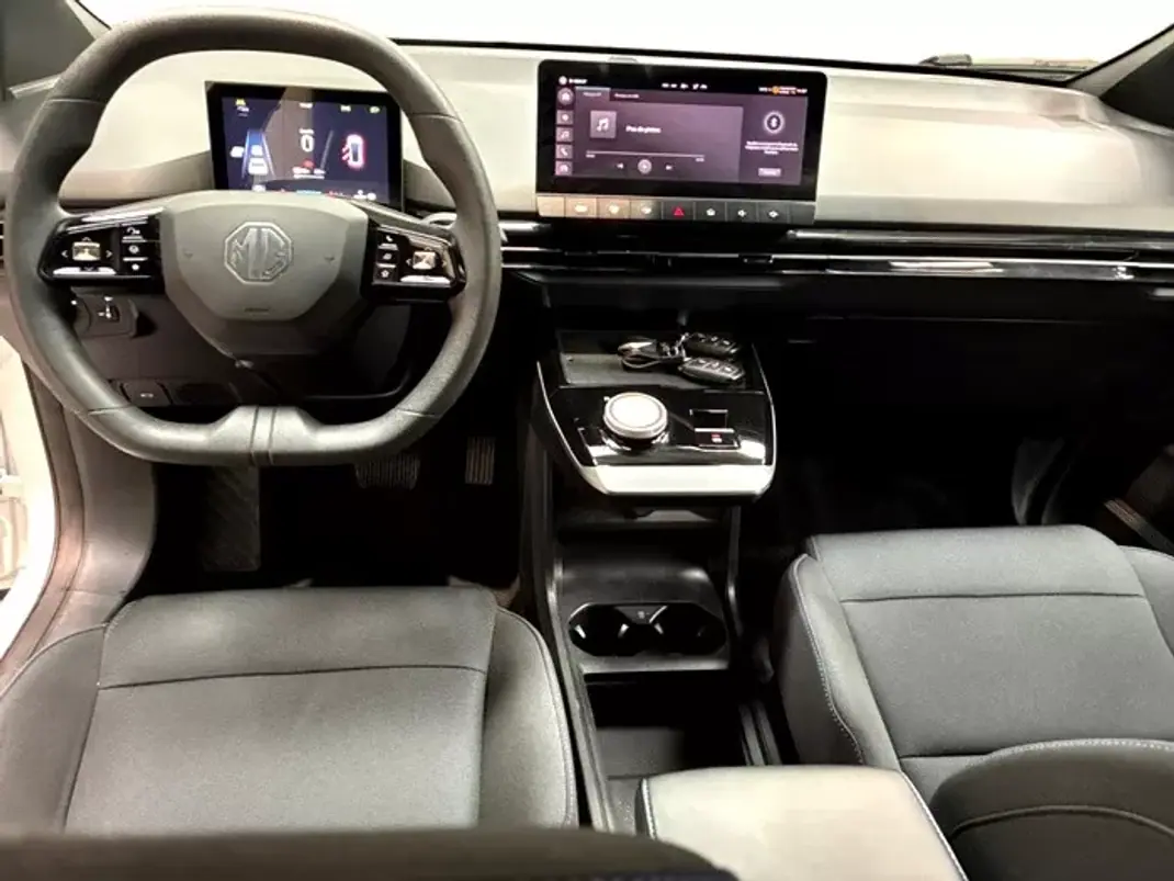 MG MG4 2023 - 18989 EUR, 24822 km - AUTO.MOTO.pt - 24822km - foto 10 de 17