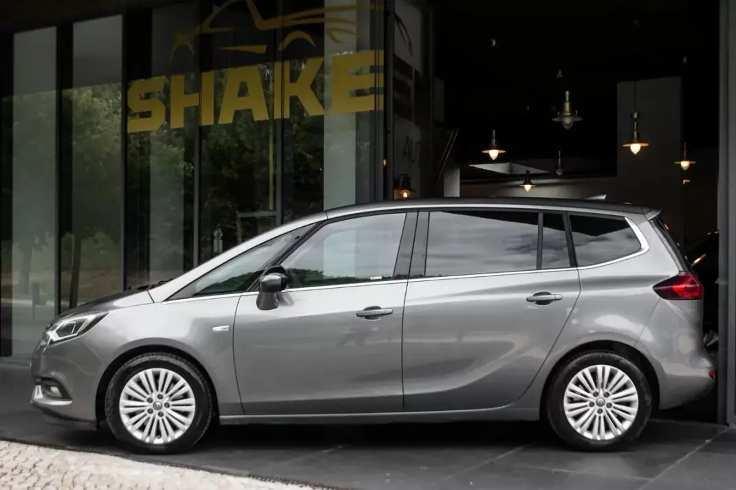 Opel Zafira 2018 - 13990 EUR, 142396 km - AUTO.MOTO.pt - 142396km - foto 2 de 37