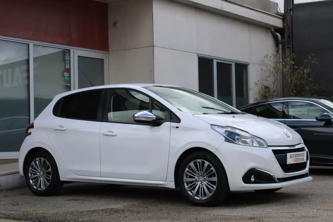 Peugeot 208 2016 - 8250 EUR, 137000 km - 137000km - foto 9 de 26