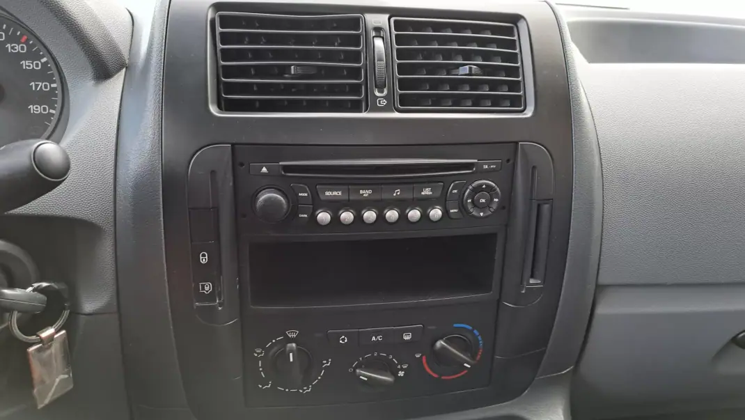 Citroën Jumpy 2012 - 8900 EUR, 361065 km - AUTO.MOTO.pt - 361065km - foto 19 de 23