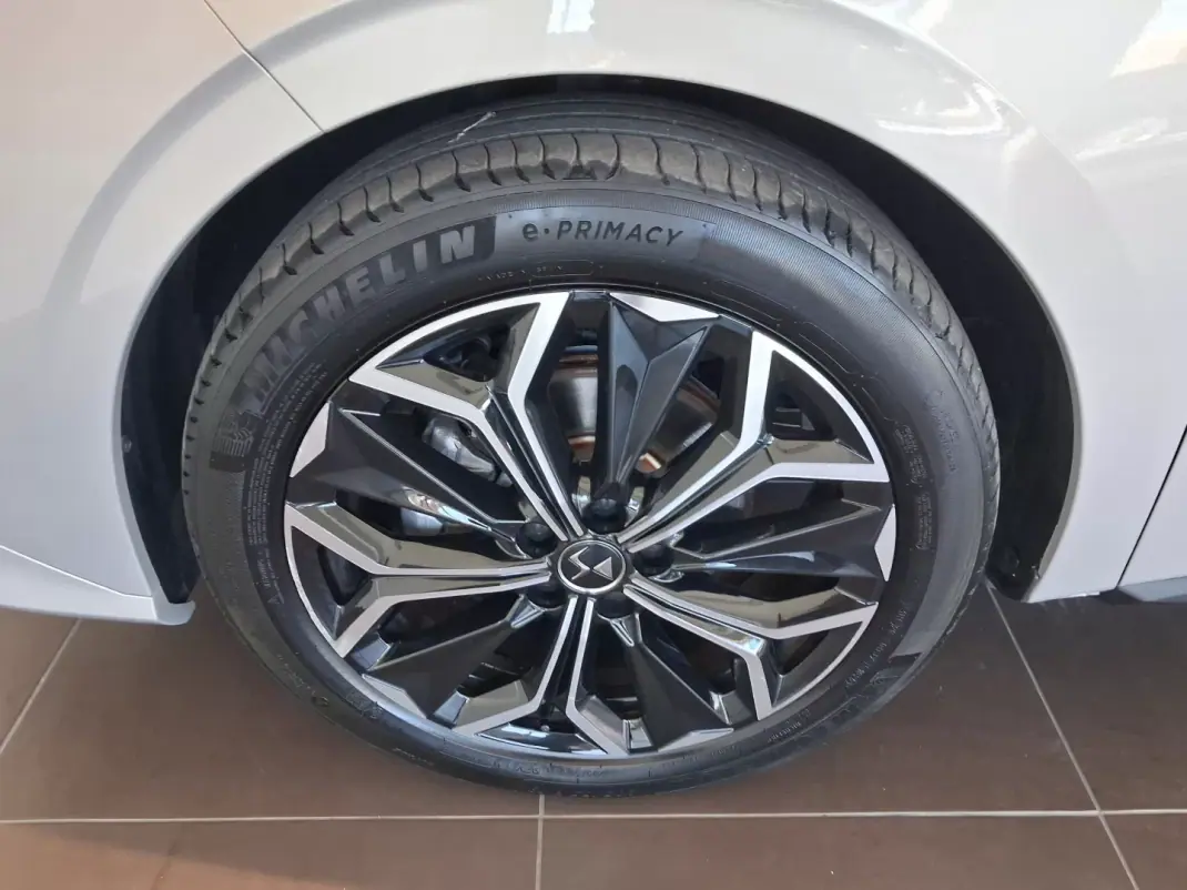 DS DS4 2025 - 27750 EUR, 29101 km - 29101km - foto 42 de 47