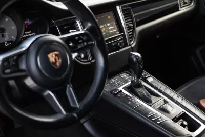 Porsche Macan 2014 - 35600 EUR, 199000 km - AUTO.MOTO.pt - 199000km - foto 29 de 47