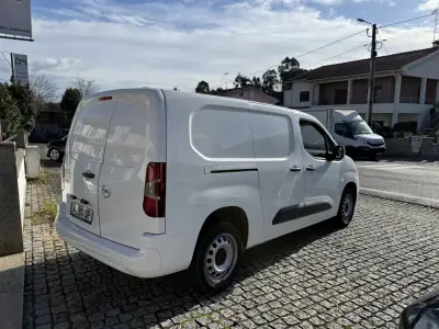 Opel COMBO 2020 - 12500 EUR, 173787 km - AUTO.MOTO.pt - 173787km - foto 3 de 10