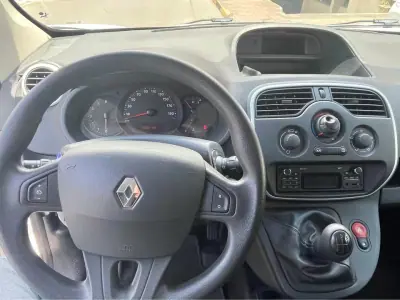 Renault 2018 - 14500 EUR, 78000 km - AUTO.MOTO.pt - 78000km - foto 6 de 6