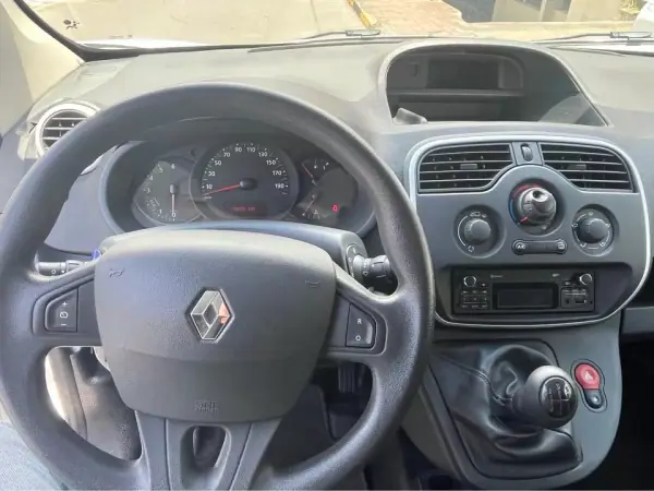 Renault 2018 - 14500 EUR, 78000 km - AUTO.MOTO.pt - 78000km - foto 6 de 6