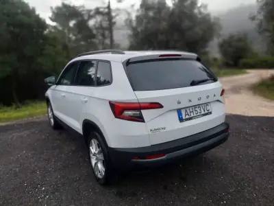 Skoda Karoq 2021 - 24800 EUR, 105804 km - AUTO.MOTO.pt - 105804km - foto 4 de 11