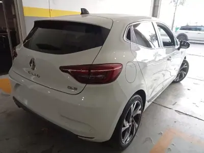 Renault Clio 2020 - 16800 EUR, 101469 km - AUTO.MOTO.pt - 101469km - foto 4 de 14