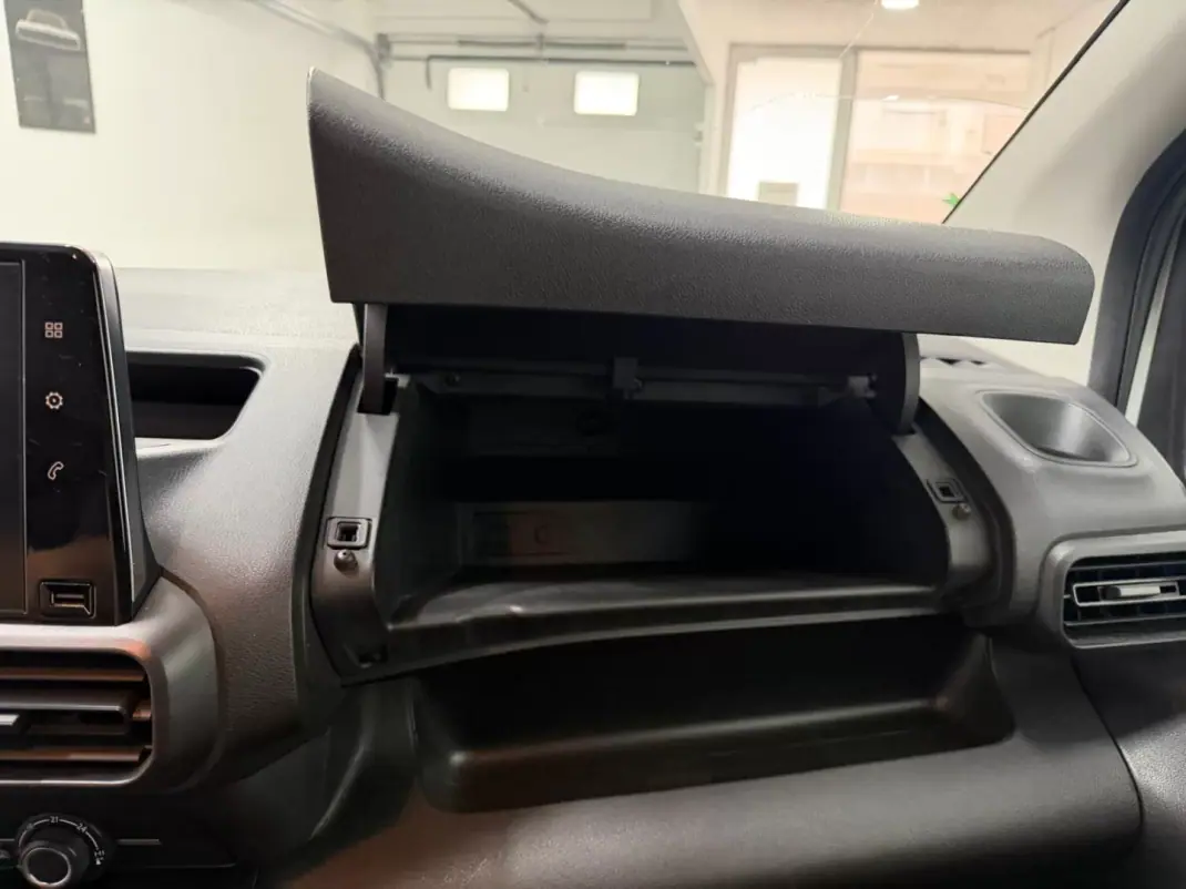 Opel COMBO 2019 - 12990 EUR, 104000 km - 104000km - foto 17 de 27