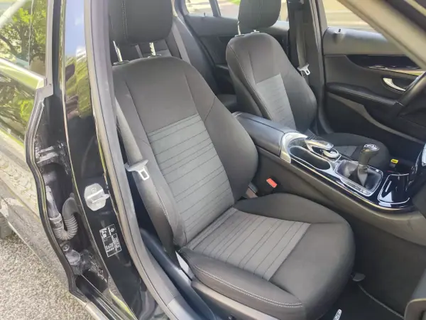 Mercedes-Benz C 200 2017 - 18980 EUR, 136500 km - AUTO.MOTO.pt - 136500km - foto 12 de 40