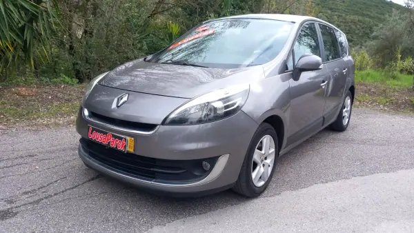 Renault Grand Scénic 2016 - 9800 EUR, 192830 km - AUTO.MOTO.pt - 192830km - foto 10 de 14