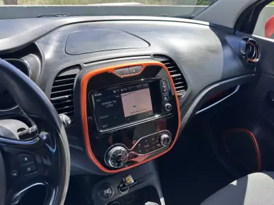 Renault Captur 2014 - 9900 EUR, 217000 km - AUTO.MOTO.pt - 217000km - foto 41 de 60