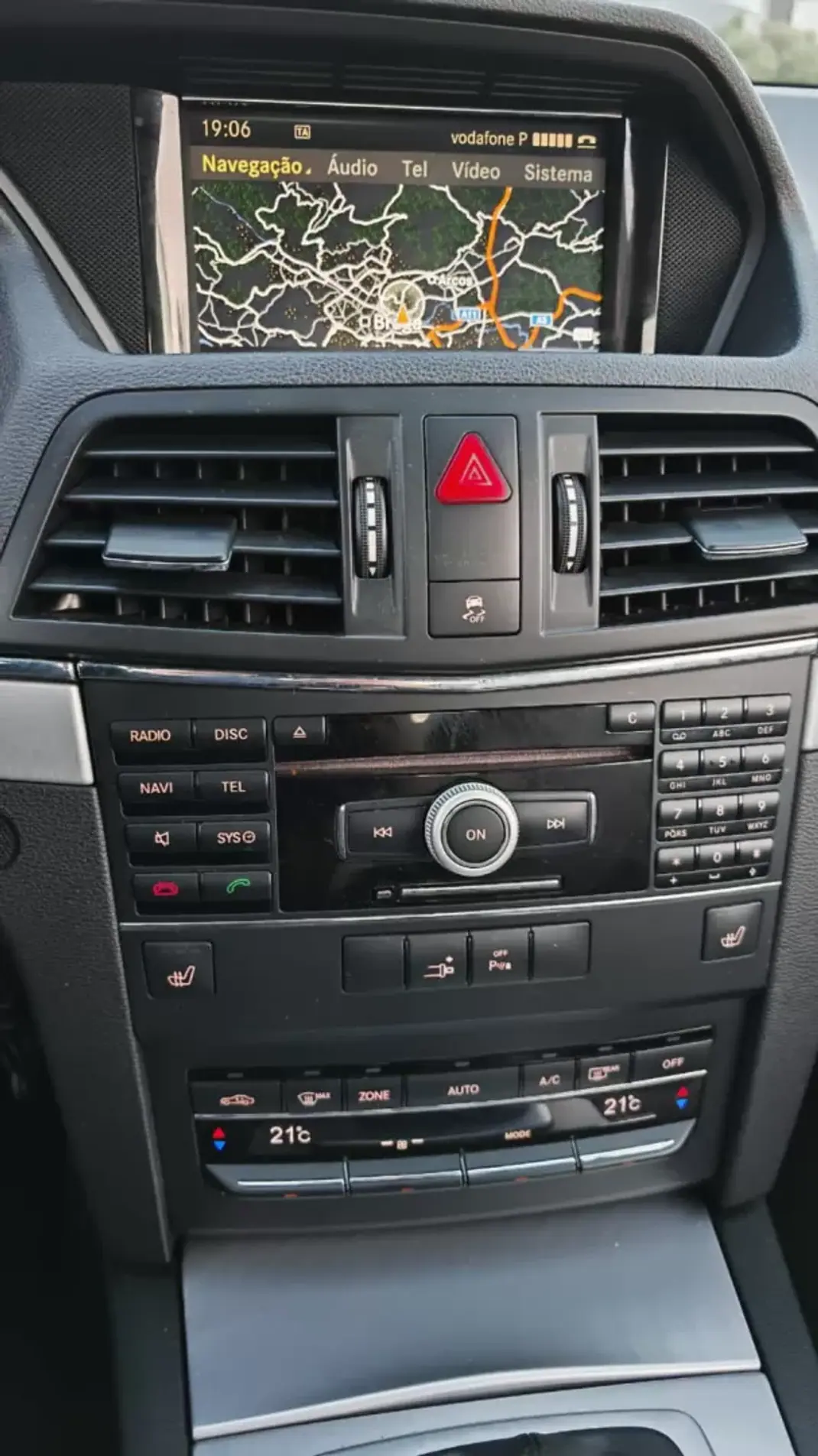 Mercedes-Benz E 250 2010 - 18850 EUR, 170781 km - AUTO.MOTO.pt - 170781km - foto 9 de 17