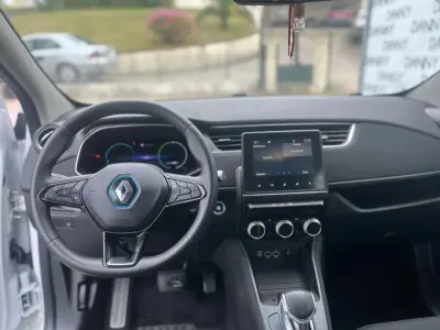 Renault Zoe 2020 - 13500 EUR, 69000 km - AUTO.MOTO.pt - 69000km - foto 7 de 12