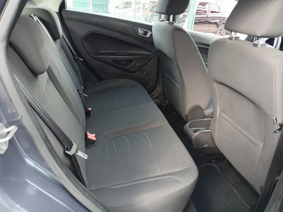 Ford Fiesta 2013 - 8150 EUR, 106782 km - AUTO.MOTO.pt - 106782km - foto 20 de 26