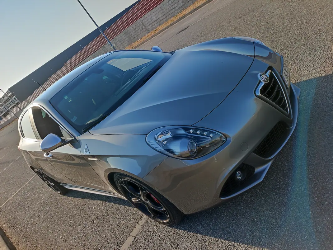 Alfa Romeo Giulietta 2013 - 17000 EUR, 107500 km - AUTO.MOTO.pt - 107500km - foto 6 de 10