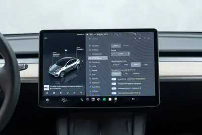 Tesla Model Y 2023 - 35950 EUR, 57000 km - 57000km - foto 34 de 49