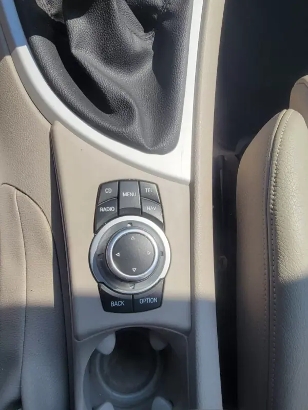 BMW 116 2010 - 8490 EUR, 190000 km - AUTO.MOTO.pt - 190000km - foto 19 de 26