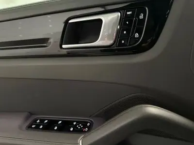 Porsche Cayenne Coupé 2020 - 68800 EUR, 146000 km - AUTO.MOTO.pt - 146000km - foto 14 de 20