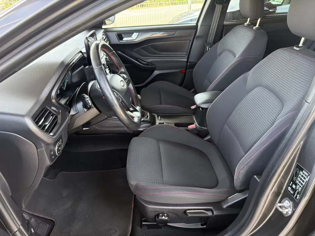 Ford Focus 2018 - 14850 EUR, 79128 km - AUTO.MOTO.pt - 79128km - foto 12 de 20