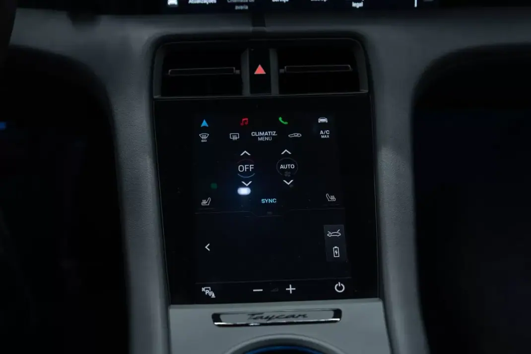 Porsche Taycan 2024 - 84950 EUR, 8000 km - AUTO.MOTO.pt - 8000km - foto 54 de 58