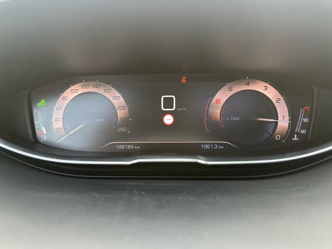 Peugeot 5008 2019 - 15900 EUR, 180000 km - 180000km - foto 46 de 70
