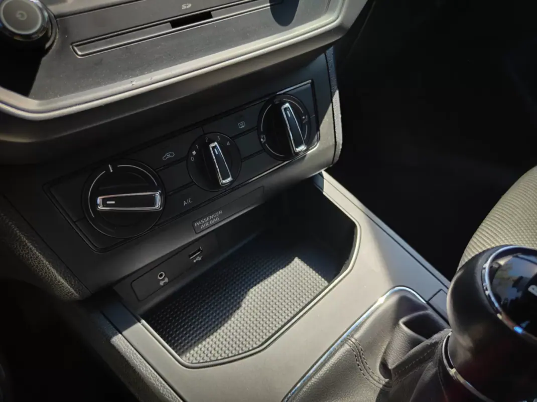 SEAT Ibiza 2018 - 11990 EUR, 150000 km - AUTO.MOTO.pt - 150000km - foto 30 de 30