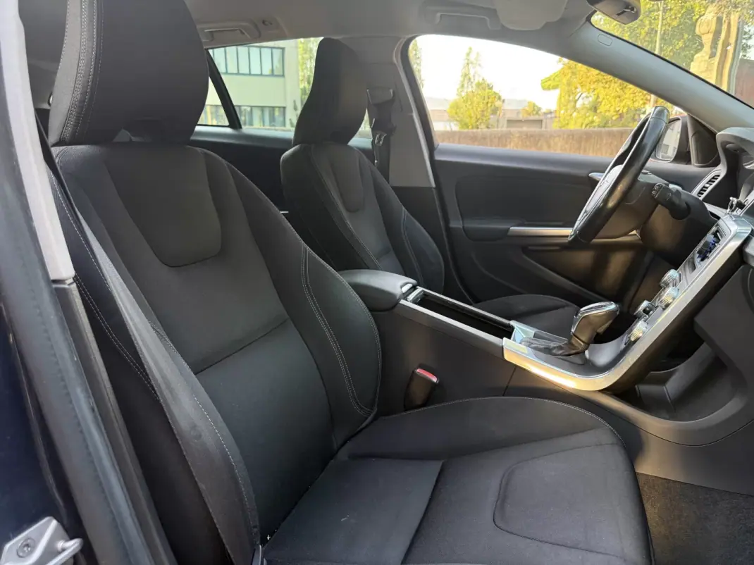 Volvo V60 2014 - 10000 EUR, 215710 km - 215710km - foto 6 de 11