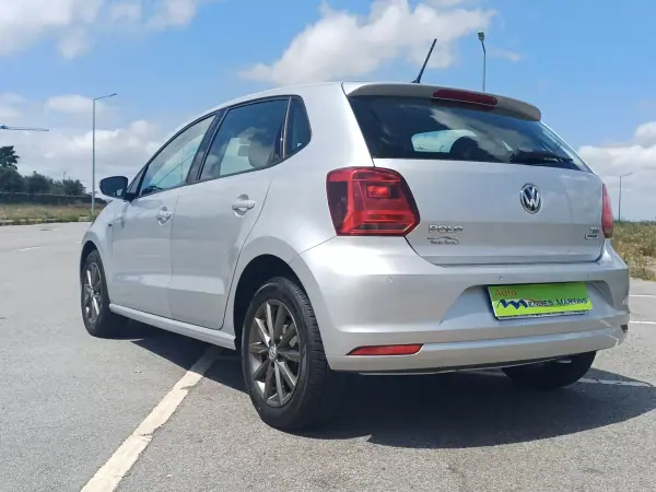 Volkswagen Polo 2015 - 12490 EUR, 135058 km - AUTO.MOTO.pt - 135058km - foto 3 de 14