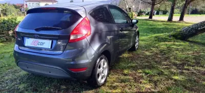 Ford Fiesta 1.4 TDCI 2010 - 4490 EUR, 244800 km - AUTO.MOTO.pt - 244800km - foto 12 de 31