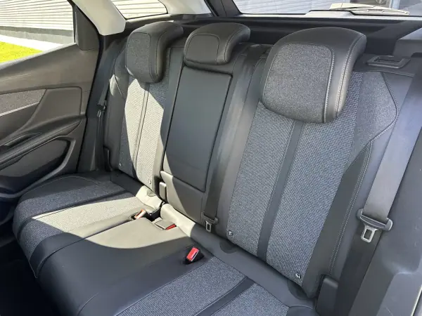 Peugeot 3008 2018 - 14900 EUR, 200000 km - AUTO.MOTO.pt - 200000km - foto 26 de 63