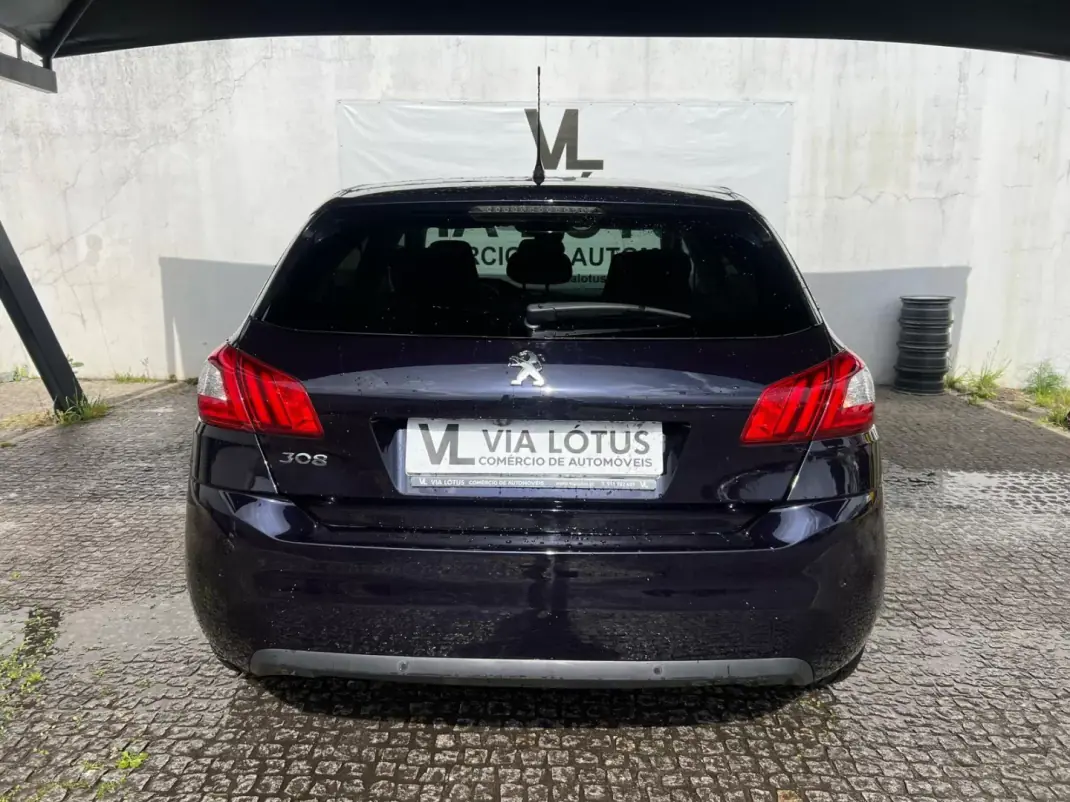 Peugeot 308 2017 - 13500 EUR, 181250 km - AUTO.MOTO.pt - 181250km - foto 4 de 12