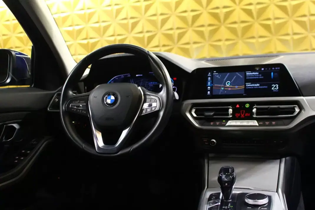 BMW 330 2019 - 23900 EUR, 140000 km - AUTO.MOTO.pt - 140000km - foto 14 de 29
