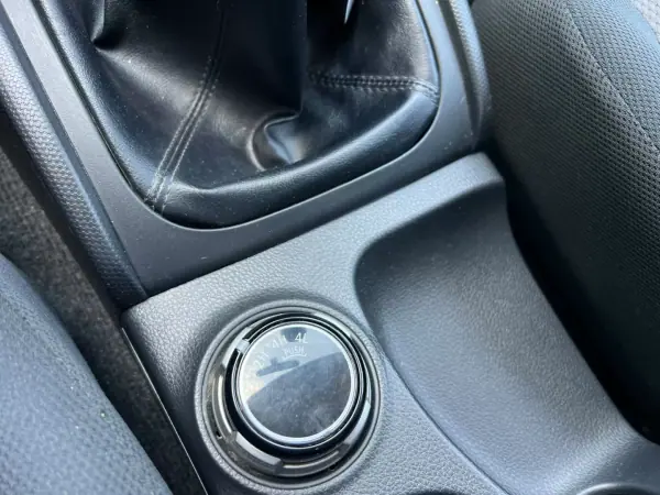 Mitsubishi L 200 King Cab 2022 - 32750 EUR, 86914 km - AUTO.MOTO.pt - 86914km - foto 10 de 16