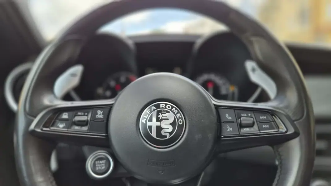 Alfa Romeo Giulia 2022 - 37480 EUR, 65000 km - AUTO.MOTO.pt - 65000km - foto 10 de 19
