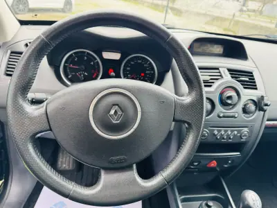 Renault Mégane 2007 - 4750 EUR, 249000 km - AUTO.MOTO.pt - 249000km - foto 6 de 13
