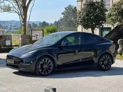 Tesla Model Y 2022 - 39999 EUR, 101000 km - AUTO.MOTO.pt - 101000km - foto 6 de 23