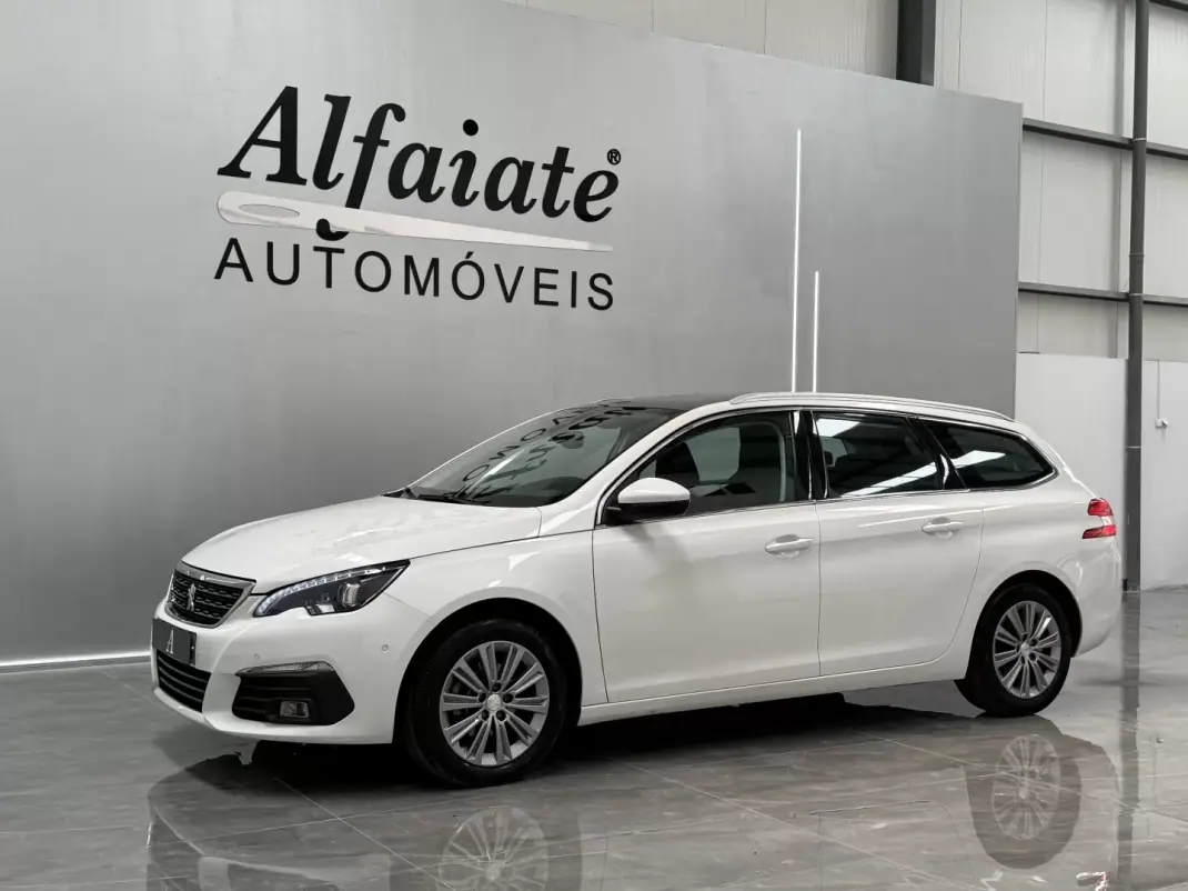 Peugeot 308 SW 2018 - 12490 EUR, 130000 km - AUTO.MOTO.pt - 130000km - foto 2 de 6